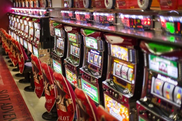 Dragon Tiger live table on login ambon4d mobile with dealer and card display